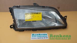 Używane Reflektor prawy Peugeot 306 Cena € 20,00 Procedura marży oferowane przez Renkens Auto-Onderdelen B.V.