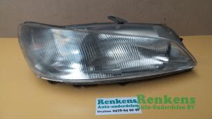 Używane Reflektor prawy Peugeot 306 Cena € 25,00 Procedura marży oferowane przez Renkens Auto-Onderdelen B.V.