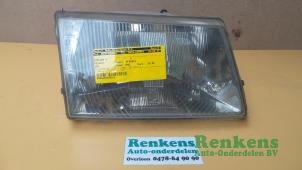 Używane Reflektor prawy Peugeot 309 Cena € 20,00 Procedura marży oferowane przez Renkens Auto-Onderdelen B.V.