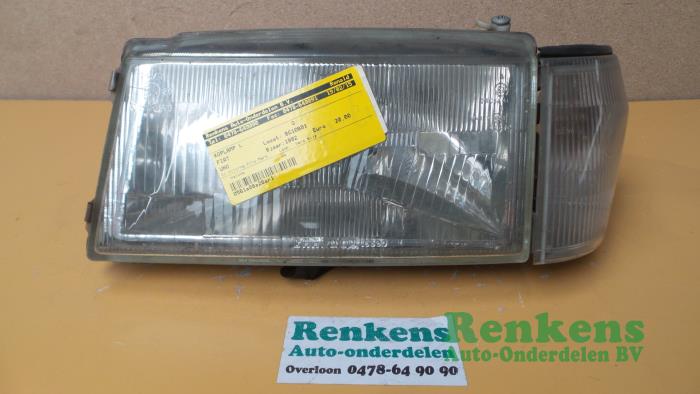 Używane Reflektor lewy Fiat Uno Cena € 20,00 Procedura marży oferowane przez Renkens Auto-Onderdelen B.V.