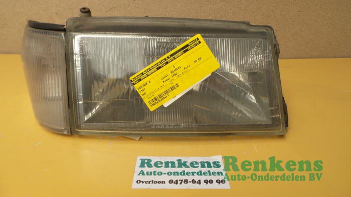 Używane Reflektor prawy Fiat Uno Cena € 20,00 Procedura marży oferowane przez Renkens Auto-Onderdelen B.V.