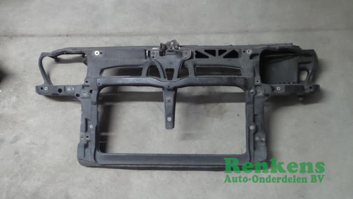 Używane Panel przedni Volkswagen Bora (1J2) 2.3 V5 Cena € 40,00 Procedura marży oferowane przez Renkens Auto-Onderdelen B.V.