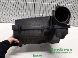 Usagé Boîtier filtre à air Volkswagen Touran (1T1/T2) 2.0 TDI 16V 140 Prix € 30,00 Règlement à la marge proposé par Renkens Auto-Onderdelen B.V.