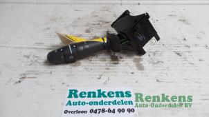 Gebrauchte Scheibenwischer Schalter Renault Twingo II (CN) 1.2 16V Preis € 25,00 Margenregelung angeboten von Renkens Auto-Onderdelen B.V.