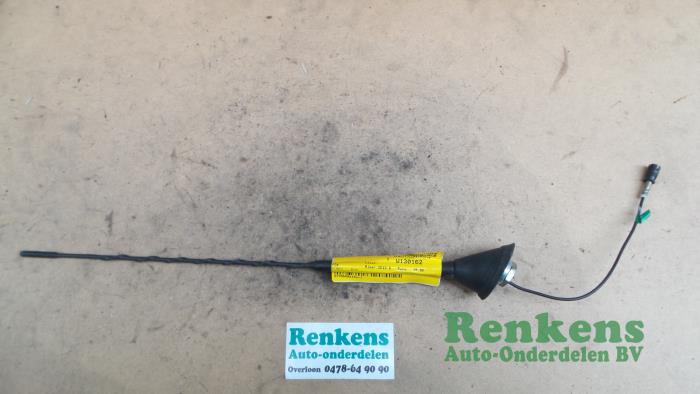 Używane Antena Volkswagen Fox (5Z) 1.4 16V Cena € 15,00 Procedura marży oferowane przez Renkens Auto-Onderdelen B.V.