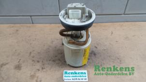 Used Petrol pump Volkswagen New Beetle (9C1/9G1) 1.6 Price € 35,00 Margin scheme offered by Renkens Auto-Onderdelen B.V.