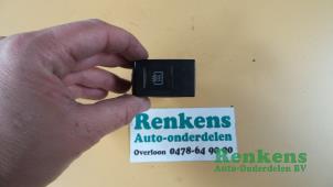 Used Rear window heating switch Volkswagen New Beetle (9C1/9G1) 1.6 Price € 5,00 Margin scheme offered by Renkens Auto-Onderdelen B.V.