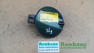 Używane Pokrywa wlewu paliwa Opel Omega Cena € 15,00 Procedura marży oferowane przez Renkens Auto-Onderdelen B.V.