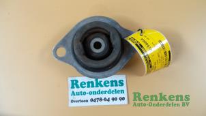 Used Gearbox rubber Renault Megane III Grandtour (KZ) 1.5 dCi 90 Price € 20,00 Margin scheme offered by Renkens Auto-Onderdelen B.V.