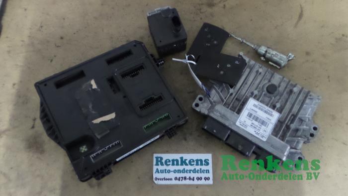 Used Engine management computer Renault Megane III Grandtour (KZ) 1.5 dCi 90 Price € 225,00 Margin scheme offered by Renkens Auto-Onderdelen B.V.