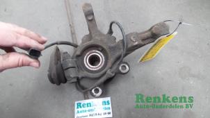Gebrauchte Achsschenkel links vorne Renault Twingo II (CN) 1.2 16V Preis € 40,00 Margenregelung angeboten von Renkens Auto-Onderdelen B.V.