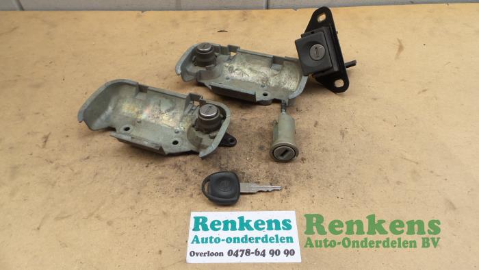 Kit serrure cylindre (complet) d'un Opel Astra 1997