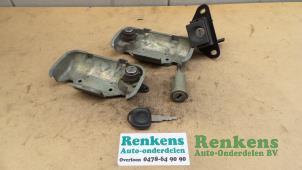 Usagé Kit serrure cylindre (complet) Opel Astra Prix € 50,00 Règlement à la marge proposé par Renkens Auto-Onderdelen B.V.