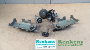Usagé Kit serrure cylindre (complet) Opel Astra Prix € 40,00 Règlement à la marge proposé par Renkens Auto-Onderdelen B.V.