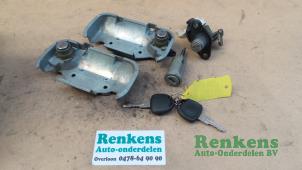 Usagé Kit serrure cylindre (complet) Opel Astra Prix € 40,00 Règlement à la marge proposé par Renkens Auto-Onderdelen B.V.