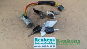 Used Set of cylinder locks (complete) Renault Scénic I (JA) 1.6 16V Price € 50,00 Margin scheme offered by Renkens Auto-Onderdelen B.V.