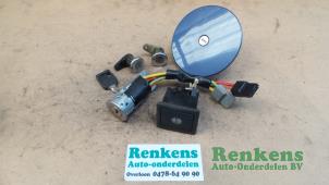 Used Set of cylinder locks (complete) Renault Clio Price € 45,00 Margin scheme offered by Renkens Auto-Onderdelen B.V.