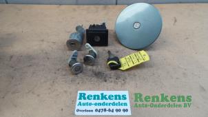 Used Set of cylinder locks (complete) Renault Clio Price € 35,00 Margin scheme offered by Renkens Auto-Onderdelen B.V.