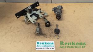 Usagé Kit serrure cylindre (complet) Volkswagen Passat Prix € 70,00 Règlement à la marge proposé par Renkens Auto-Onderdelen B.V.