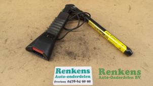 Usagé Tendeur de ceinture droit Opel Astra Prix € 20,00 Règlement à la marge proposé par Renkens Auto-Onderdelen B.V.