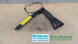 Usagé Tendeur de ceinture droit Opel Astra Prix € 20,00 Règlement à la marge proposé par Renkens Auto-Onderdelen B.V.