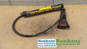 Usagé Tendeur de ceinture gauche Opel Omega Prix € 25,00 Règlement à la marge proposé par Renkens Auto-Onderdelen B.V.