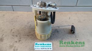 Used Petrol pump Renault Scénic I (JA) 1.8 16V Price € 40,00 Margin scheme offered by Renkens Auto-Onderdelen B.V.