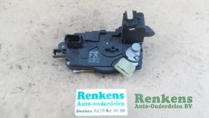Używane Mechanizm blokady drzwi prawych przednich wersja 4-drzwiowa Opel Astra H SW (L35) 1.6 16V Twinport Cena € 35,00 Procedura marży oferowane przez Renkens Auto-Onderdelen B.V.