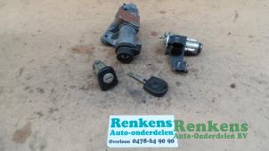 Usagé Kit serrure cylindre (complet) Volkswagen Polo IV (9N1/2/3) 1.2 Prix € 60,00 Règlement à la marge proposé par Renkens Auto-Onderdelen B.V.
