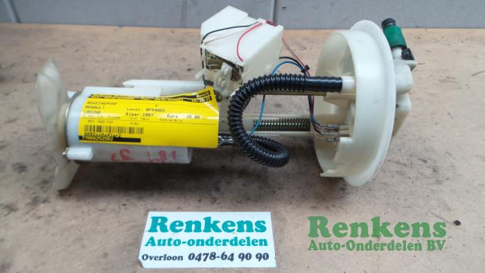 Usagé Pompe essence Renault Laguna Prix € 25,00 Règlement à la marge proposé par Renkens Auto-Onderdelen B.V.
