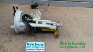 Usados Bomba de gasolina Renault Laguna Precio € 25,00 Norma de margen ofrecido por Renkens Auto-Onderdelen B.V.