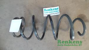 Usagé Ressort de suspension avant Peugeot 107 1.0 12V Prix € 25,00 Règlement à la marge proposé par Renkens Auto-Onderdelen B.V.