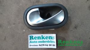 Used Door handle 2-door, left Renault Twingo II (CN) 1.2 16V Price € 15,00 Margin scheme offered by Renkens Auto-Onderdelen B.V.