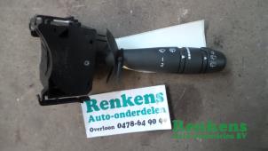Gebrauchte Scheibenwischer Schalter Renault Twingo II (CN) 1.2 16V Preis € 20,00 Margenregelung angeboten von Renkens Auto-Onderdelen B.V.