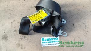 Usagé Ceinture de sécurité arrière gauche Opel Zafira (M75) 1.6 16V Prix € 40,00 Règlement à la marge proposé par Renkens Auto-Onderdelen B.V.