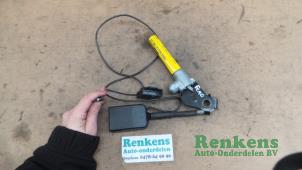 Usagé Tendeur de ceinture gauche Renault Scénic I (JA) 1.6 16V Prix € 25,00 Règlement à la marge proposé par Renkens Auto-Onderdelen B.V.