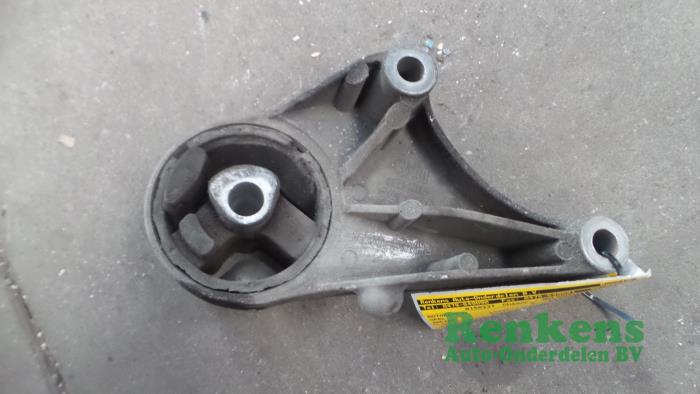 Used Engine mount Opel Zafira (M75) 1.6 16V Price € 20,00 Margin scheme offered by Renkens Auto-Onderdelen B.V.