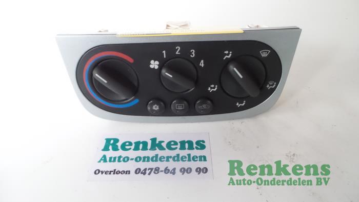 Panel de control de calefacción de un Opel Corsa C (F08/68) 1.2 16V 2003