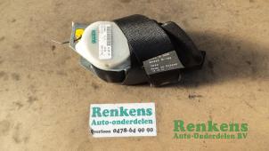 Usagé Ceinture de sécurité arrière droite Opel Zafira (F75) 1.6 16V Prix € 30,00 Règlement à la marge proposé par Renkens Auto-Onderdelen B.V.
