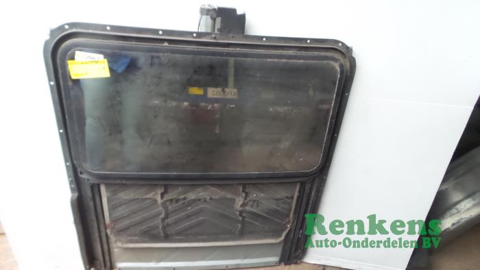 Używane Dach przesuwny Opel Omega B Caravan (21/22/23) 2.0i 16V Cena € 75,00 Procedura marży oferowane przez Renkens Auto-Onderdelen B.V.
