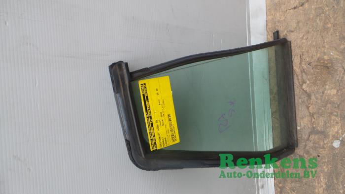 Usados Ventanilla triangular derecha detrás Renault Laguna Precio € 20,00 Norma de margen ofrecido por Renkens Auto-Onderdelen B.V.