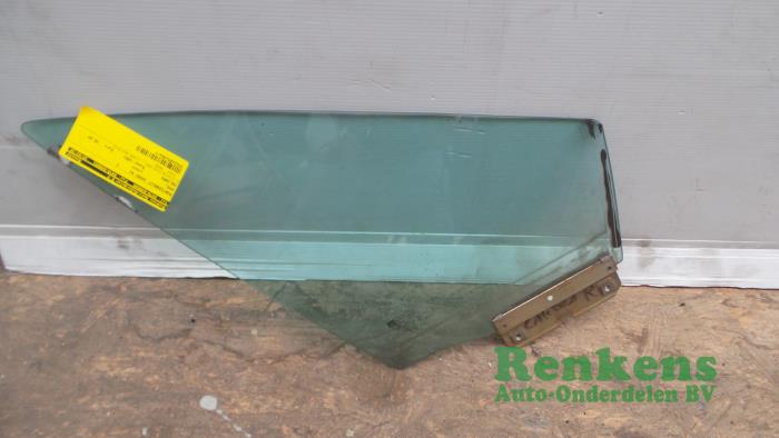 Usados Ventanilla triangular derecha delante Opel Calibra Precio € 20,00 Norma de margen ofrecido por Renkens Auto-Onderdelen B.V.