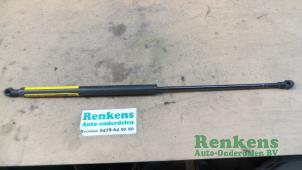 Used Rear gas strut, left Peugeot 206 SW (2E/K) 1.6 16V Price € 10,00 Margin scheme offered by Renkens Auto-Onderdelen B.V.