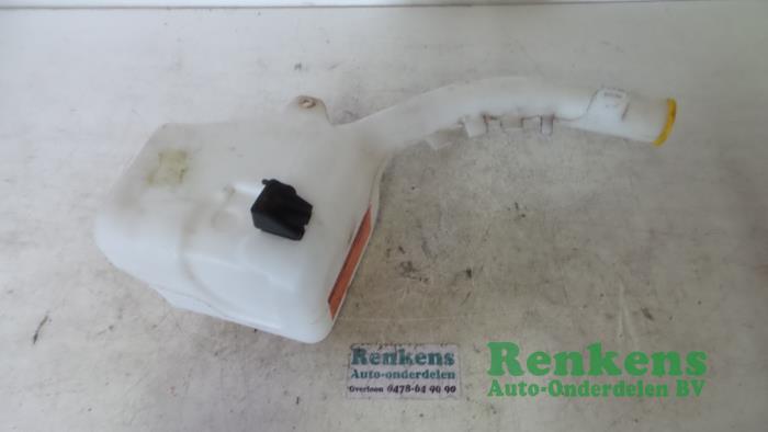 Front windscreen washer reservoir from a Ford Fiesta 5 (JD/JH) 1.3 2006