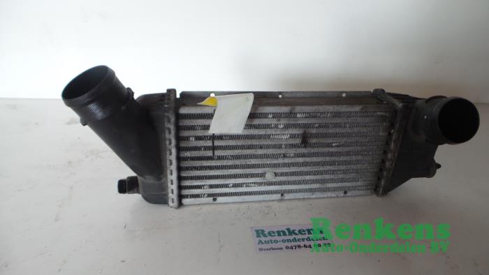 Usados Intercooler Peugeot 307 SW (3H) 2.0 HDi 110 FAP Precio € 40,00 Norma de margen ofrecido por Renkens Auto-Onderdelen B.V.