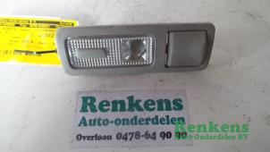 Używane Oswietlenie wewnetrzne tyl Peugeot 307 SW (3H) 2.0 HDi 110 FAP Cena € 10,00 Procedura marży oferowane przez Renkens Auto-Onderdelen B.V.