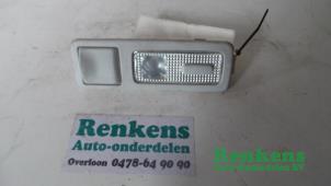 Używane Oswietlenie wewnetrzne tyl Peugeot 307 SW (3H) 2.0 HDi 110 FAP Cena € 10,00 Procedura marży oferowane przez Renkens Auto-Onderdelen B.V.