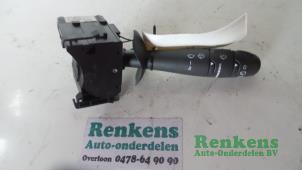 Gebrauchte Scheibenwischer Schalter Renault Twingo II (CN) 1.2 Preis € 20,00 Margenregelung angeboten von Renkens Auto-Onderdelen B.V.