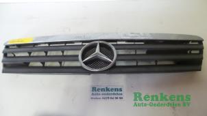 Usados Rejilla Mercedes A (W168) 1.7 A-170 CDI 16V Precio € 20,00 Norma de margen ofrecido por Renkens Auto-Onderdelen B.V.