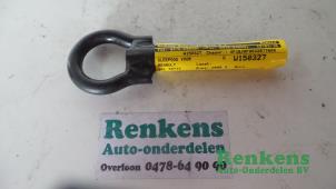 Używane Zaczep holowniczy przedni Renault Vel Satis (BJ) 2.2 dCi 150 16V Cena € 15,00 Procedura marży oferowane przez Renkens Auto-Onderdelen B.V.
